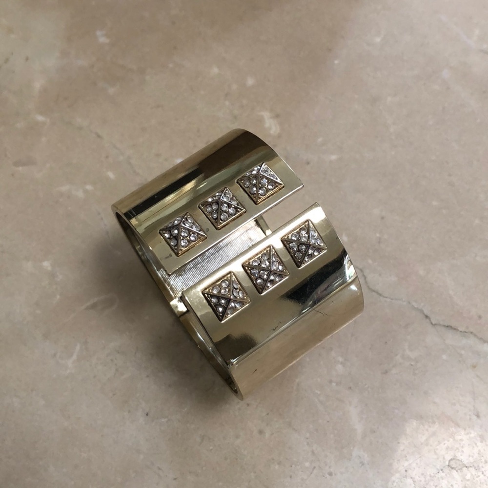 Gold studded bangle